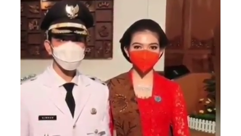 Selvi Ananda yang begitu anggun di acara pelantikan suaminya, Gibran Rakabuming Raka sebagai Wali Kota Solo, Jumat (21/2/2021) (foto: SC IG @ibunegara_id) Selvi Ananda yang begitu anggun di acara pelantikan suaminya, Gibran Rakabuming Raka sebagai Wali Kota Solo, Jumat (21/2/2021) (foto: SC IG @ibunegara_id)