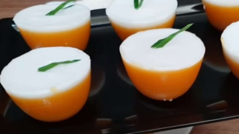 Talam ubi yang menggemaskan dan enak (foto: SC YouTube Mama Adeeva) Talam ubi yang menggemaskan dan enak (foto: SC YouTube Mama Adeeva)