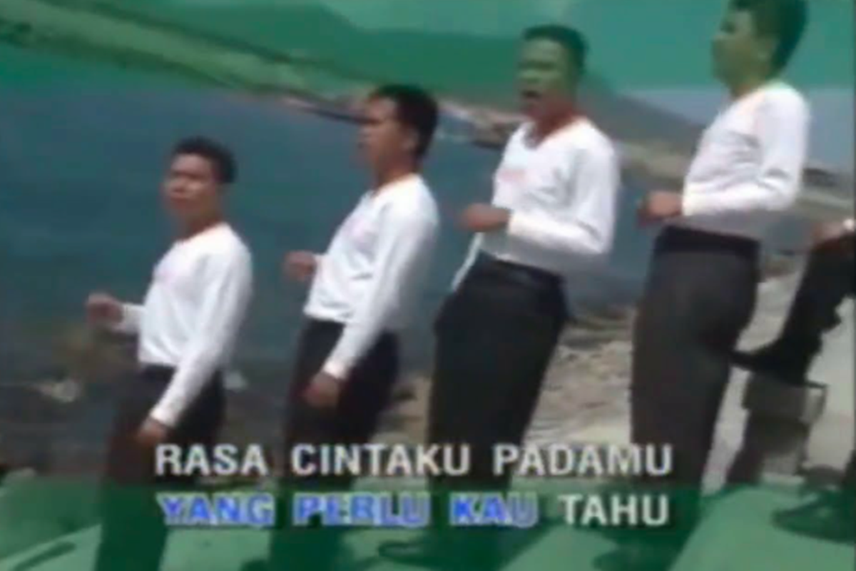 New Nazareth saat menyanyikan lagu Terpesona (foto: SC Youtube Trends For You ID) New Nazareth saat menyanyikan lagu Terpesona (foto: SC Youtube Trends For You ID)