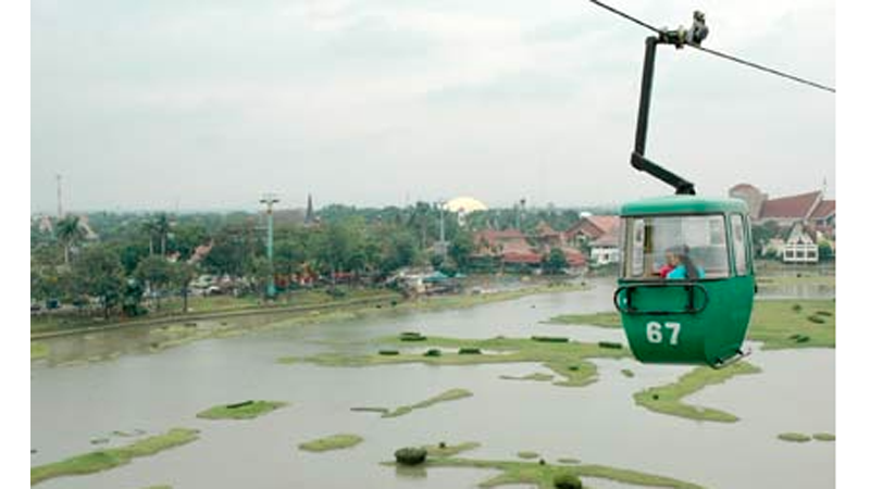Kereta gantung di TMII (foto: tamanmini) Kereta gantung di TMII (foto: tamanmini)