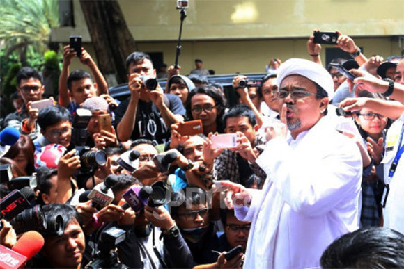 Politukus PDIP Bela Habib Rizieq, Singgung Adanya Tekanan di Persidangan ( foto: JPNN.com) Politukus PDIP Bela Habib Rizieq, Singgung Adanya Tekanan di Persidangan ( foto: JPNN.com)
