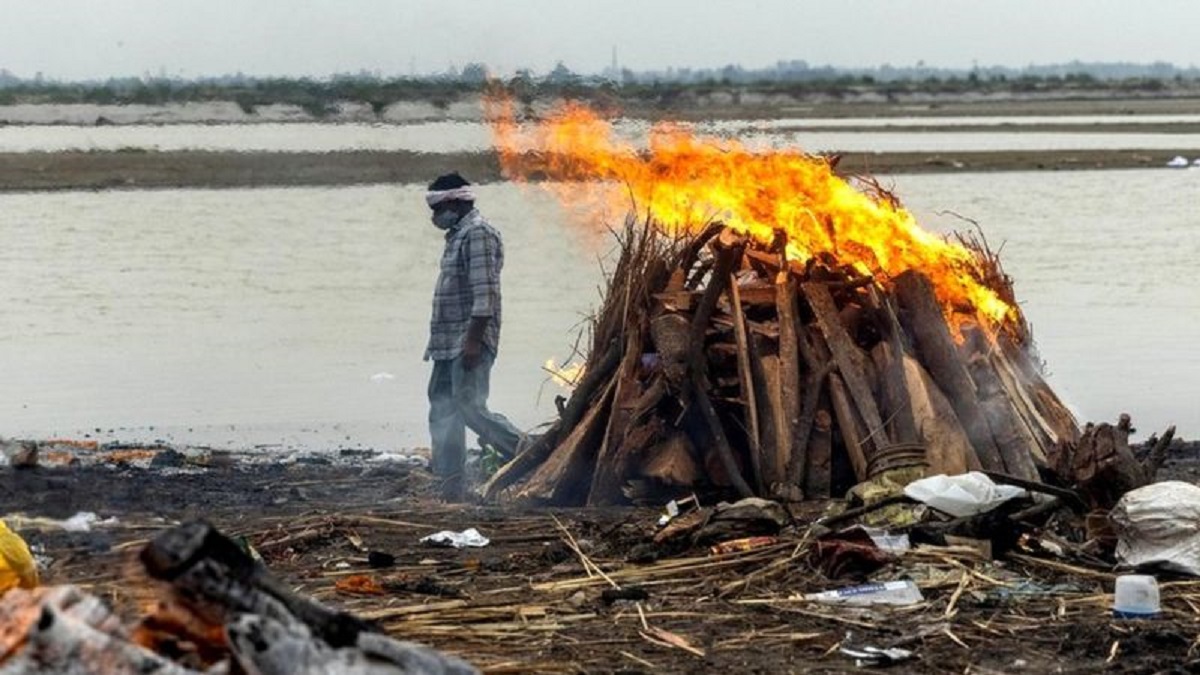 Tragis! India Mencekam, Puluhan Mayat Tersapu di Sungai Gangga (foto: reuters) Tragis! India Mencekam, Puluhan Mayat Tersapu di Sungai Gangga (foto: reuters)