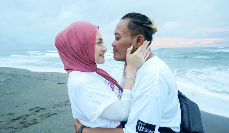 3 Seleb Rayakan Lebaran Pertama Usai Jadi Mualaf, Masya Allah! (foto: instagram Sule) 3 Seleb Rayakan Lebaran Pertama Usai Jadi Mualaf, Masya Allah! (foto: instagram Sule)