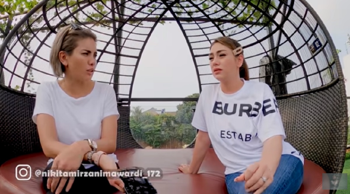 Curhat Celine Evangelista Pertama Kali Begituan, OMG! (Foto: Screenshoot YouTube Crazy Nikmir REAL) Curhat Celine Evangelista Pertama Kali Begituan, OMG! (Foto: Screenshoot YouTube Crazy Nikmir REAL)
