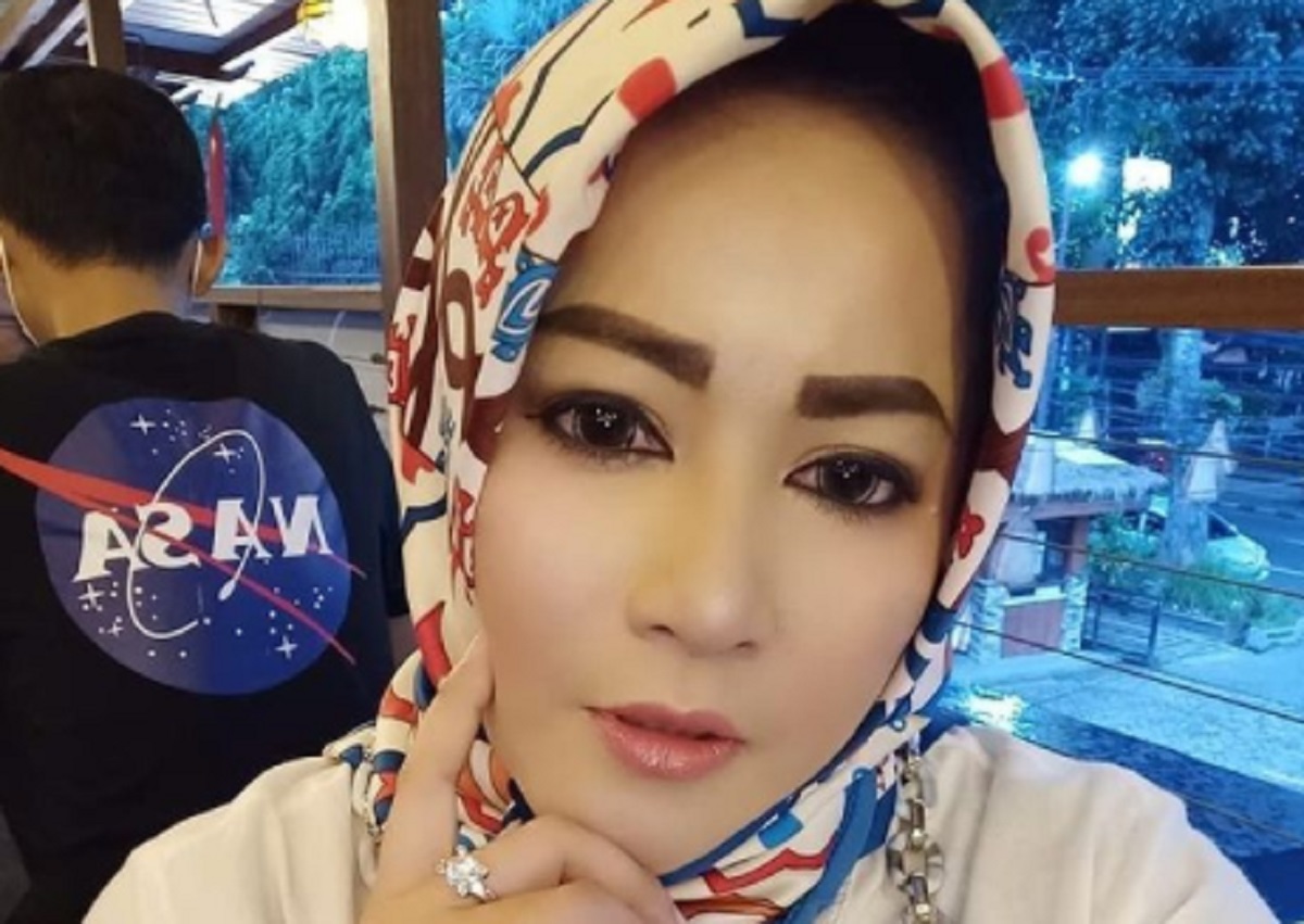 Dewi Tanjung Blak-blakan, Novel Kena Azab dan Anies Berikutnya (foto: instagram Dewi Tanjung) Dewi Tanjung Blak-blakan, Novel Kena Azab dan Anies Berikutnya (foto: instagram Dewi Tanjung)