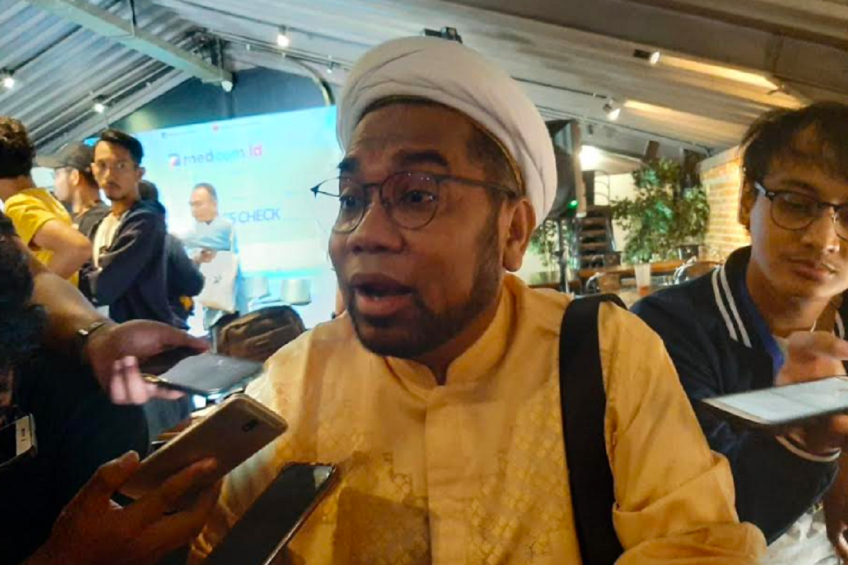 Ngabalin Gagal Bernalar, Sebut Busyro Muqoddas Berotak Sungsang (foto: JPNN.com) Ngabalin Gagal Bernalar, Sebut Busyro Muqoddas Berotak Sungsang (foto: JPNN.com)