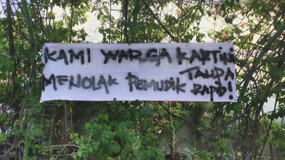 Viral! Pulang Mudik, Warga Ini Pasang Spanduk Peringatan! (foto: GENPI.co) Viral! Pulang Mudik, Warga Ini Pasang Spanduk Peringatan! (foto: GENPI.co)