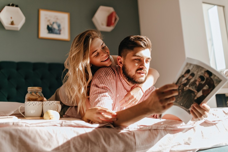 Suami Makin Sayang Kalau Para Istri Melakukan 3 Hal ini, Dijamin! (foto: freepik) Suami Makin Sayang Kalau Para Istri Melakukan 3 Hal ini, Dijamin! (foto: freepik)