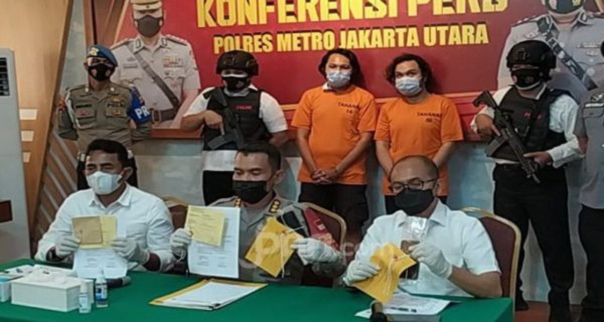 Polisi Bongkar Kasus Narkoba Daniel Mardhany, Seret Mantan Drummer Deadsquad (Foto: Firda Junita/JPNN) Polisi Bongkar Kasus Narkoba Daniel Mardhany, Seret Mantan Drummer Deadsquad (Foto: Firda Junita/JPNN)