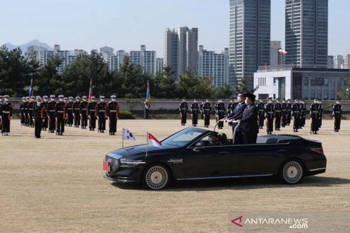 Prabowo Naik Mobil Supermewah, Sebegini Harganya... ( foto: antara) Prabowo Naik Mobil Supermewah, Sebegini Harganya... ( foto: antara)