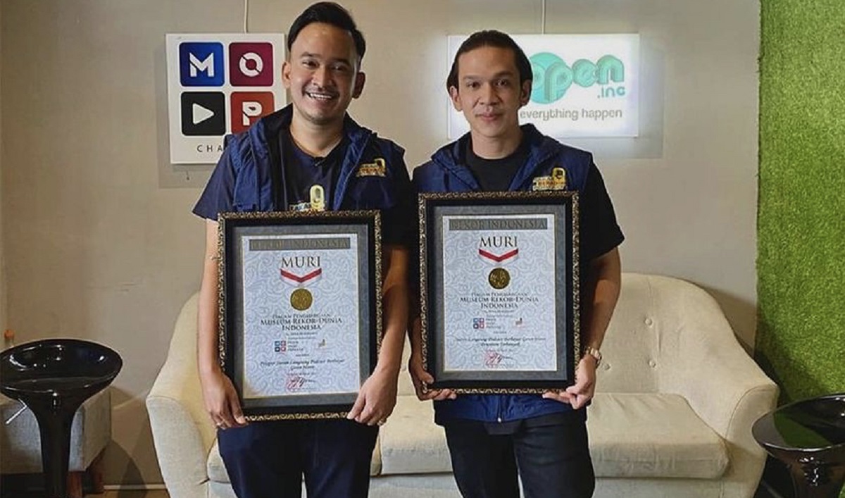 Kakak Beradik Onsu Pecahkan Rekor Muri Lewat Podcast Horor ( Sumber : IG @muri_org) Kakak Beradik Onsu Pecahkan Rekor Muri Lewat Podcast Horor ( Sumber : IG @muri_org)