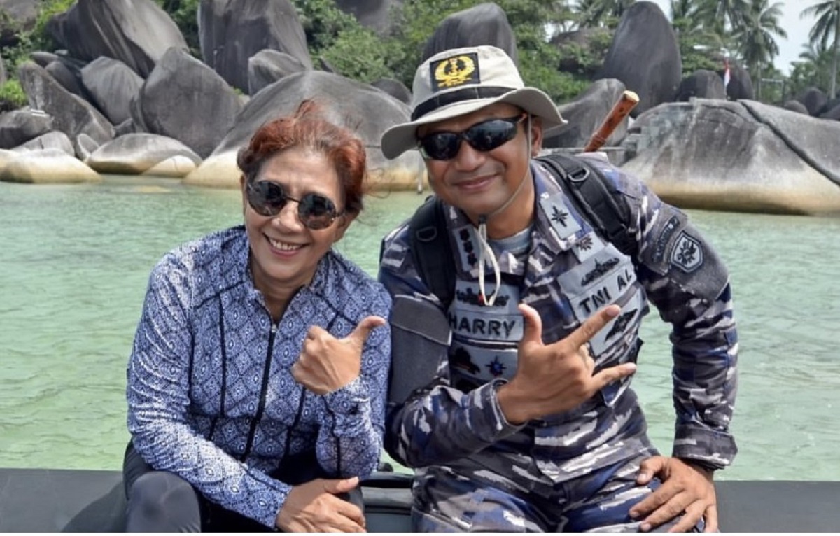 Kenang Kolonel Harry Setiawan, Unggahan Susi Jadi Sorotan (foto: twitter Susi Pudjiastuti) Kenang Kolonel Harry Setiawan, Unggahan Susi Jadi Sorotan (foto: twitter Susi Pudjiastuti)