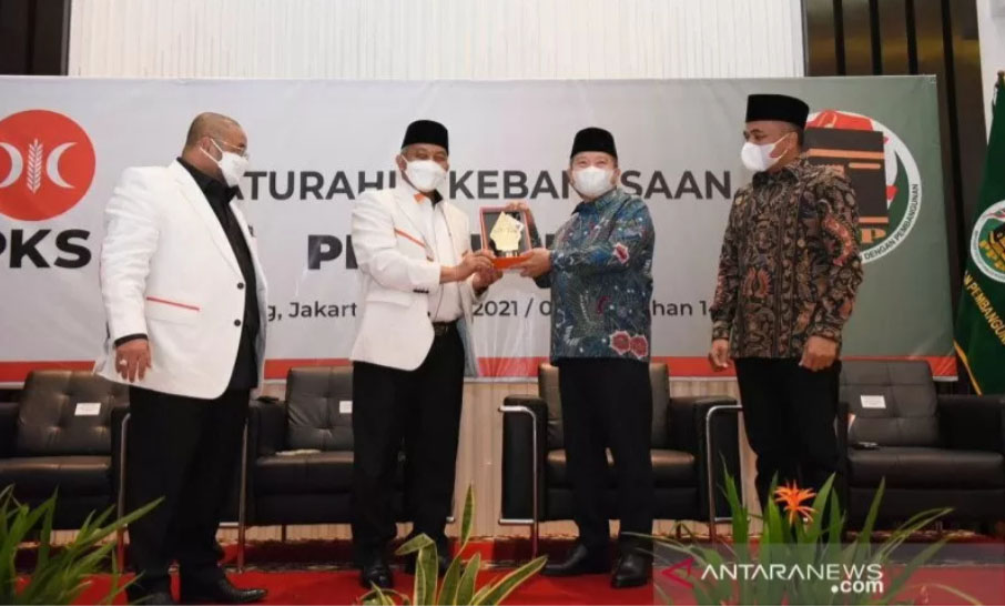 PKS dan PPP menyepakati tujuh poin nota kesepahaman silaturahim kebangsaan saat silaturahim kedua parpol di Jakarta, Rabu (14/4/2021). ANTARA/HO-PKS/aa. PKS dan PPP menyepakati tujuh poin nota kesepahaman silaturahim kebangsaan saat silaturahim kedua parpol di Jakarta, Rabu (14/4/2021). ANTARA/HO-PKS/aa.