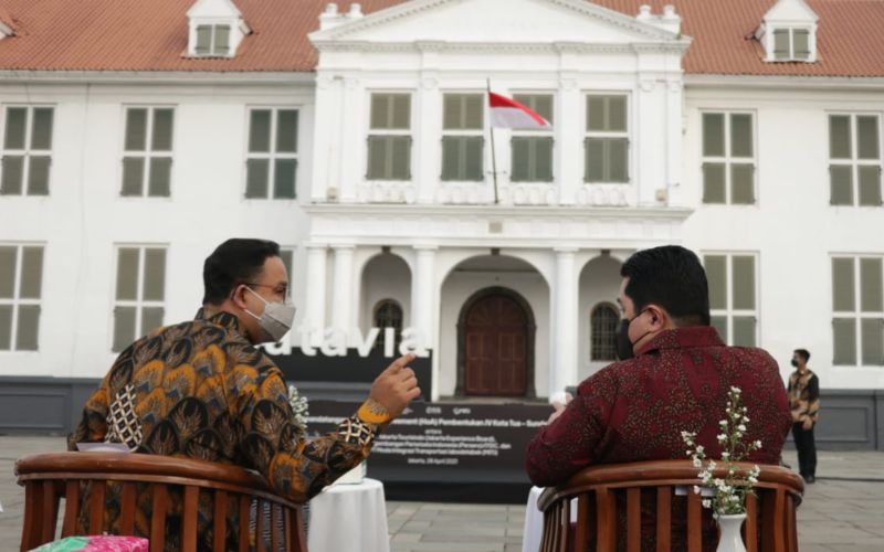 Gubernur DKI Jakarta Anies Baswedan (kiri) dan Menteri BUMN Erick Thohir. Foto: Instagram aniesbaswedan Gubernur DKI Jakarta Anies Baswedan (kiri) dan Menteri BUMN Erick Thohir. Foto: Instagram aniesbaswedan