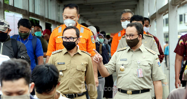 Wali Kota Bogor Bima Arya (kiri) dan Gubernur DKI Jakarta Anies Baswedan. Foto: jpnn/Ricardo Wali Kota Bogor Bima Arya (kiri) dan Gubernur DKI Jakarta Anies Baswedan. Foto: jpnn/Ricardo