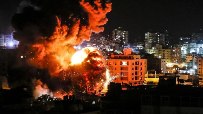 Saling serang antara militan di Jalur Gaza, Palestina dan militer Israel di awal Ramadan. Foto: Mahmud Hams / AFP Saling serang antara militan di Jalur Gaza, Palestina dan militer Israel di awal Ramadan. Foto: Mahmud Hams / AFP