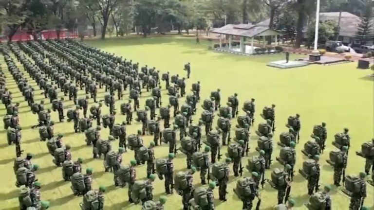 Ratusan prajurit TNI AD berjuluk Pasukan Setan dari Kodam Siliwangi, yang bakal diterjunkan ke wilayah operasi Papua khusus memburu KKB. (Foto: screenshot ig kodam siliwangi) Ratusan prajurit TNI AD berjuluk Pasukan Setan dari Kodam Siliwangi, yang bakal diterjunkan ke wilayah operasi Papua khusus memburu KKB. (Foto: screenshot ig kodam siliwangi)
