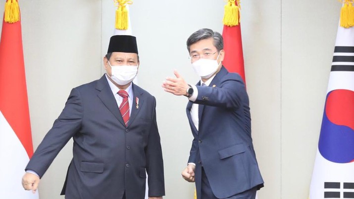 Menteri Pertahanan RI Prabowo Subianto saat melaksanakan kunjungan kerja ke Korea Selatan, Kamis (8/4). Foto: Dok. Kemhan Menteri Pertahanan RI Prabowo Subianto saat melaksanakan kunjungan kerja ke Korea Selatan, Kamis (8/4). Foto: Dok. Kemhan