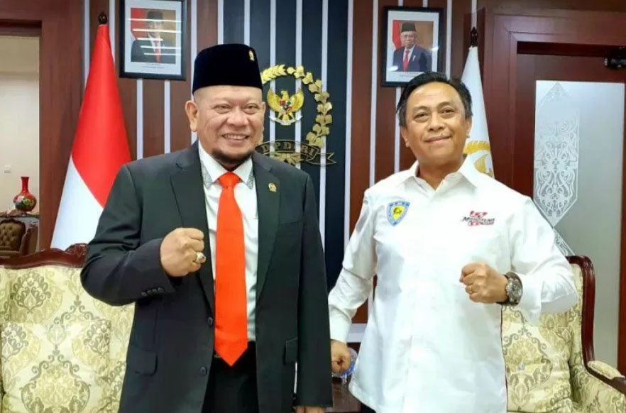 Ketua DPD RI La Nyalla Mahmud Mattalitti menerima kunjungan Muhammad Rapsel Ali. (kanan). Foto: Humas DPD RI Ketua DPD RI La Nyalla Mahmud Mattalitti menerima kunjungan Muhammad Rapsel Ali. (kanan). Foto: Humas DPD RI