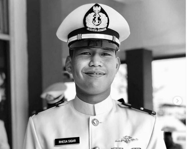 Keponakan Menhan Prabowo Subianto, Letda Laut (T) Rhesa Tri Sigar ikut gugur saat bertugas di KRI Nanggala-402. Foto: instagram @prabowo Keponakan Menhan Prabowo Subianto, Letda Laut (T) Rhesa Tri Sigar ikut gugur saat bertugas di KRI Nanggala-402. Foto: instagram @prabowo