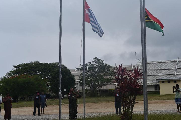 Bendera OPM Dikibarkan di Vanuatu. Foto: Jason Abel/Dailypost.vu Bendera OPM Dikibarkan di Vanuatu. Foto: Jason Abel/Dailypost.vu