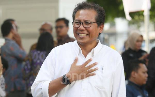 Akhirnya Jubir Presiden Mengakui Ada Reshuffle Kabinet, Ini Dia (Foto: JPNN.com/GenPI.co) Akhirnya Jubir Presiden Mengakui Ada Reshuffle Kabinet, Ini Dia (Foto: JPNN.com/GenPI.co)