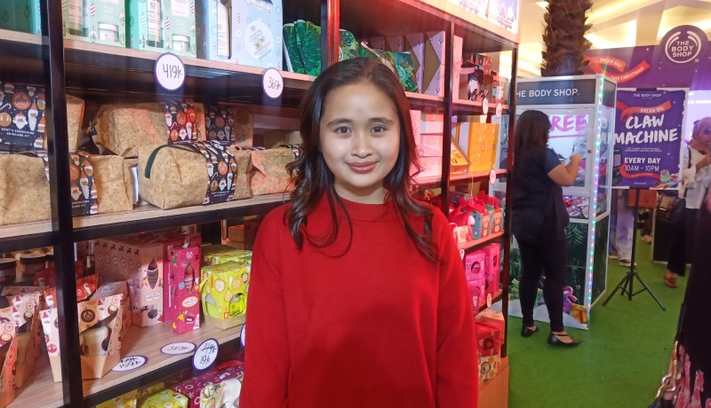 Aktris dan Pemain Film Gritte Agatha dalam acara The Body Shop, Mall Kota Kasablanka, Jakarta Selatan (sumber : GenPI.co) Aktris dan Pemain Film Gritte Agatha dalam acara The Body Shop, Mall Kota Kasablanka, Jakarta Selatan (sumber : GenPI.co)