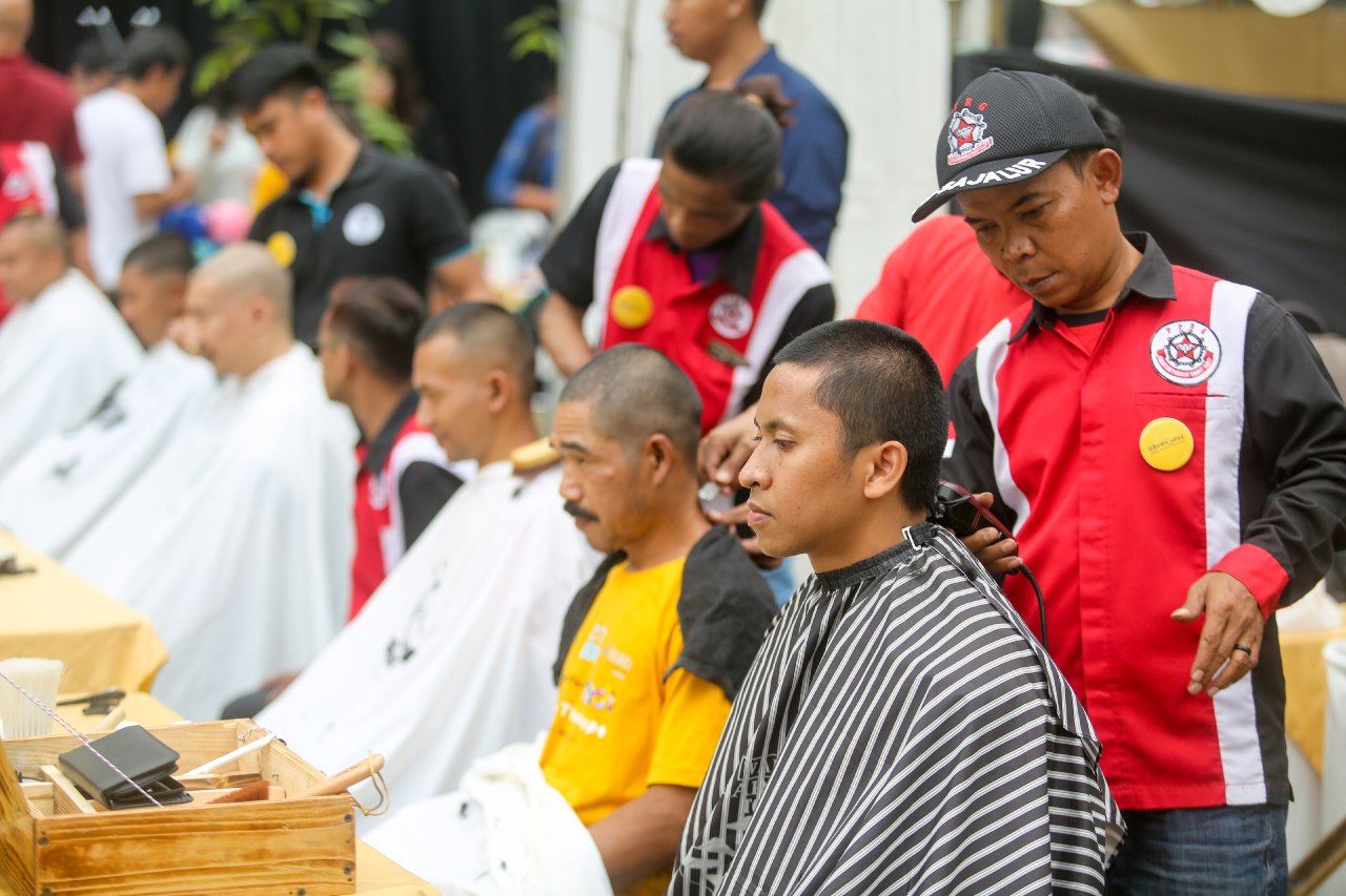 #BeraniGundul2020 Wujud Dukungan untuk Penderita Kanker pada Anak. Foto: Humas Pemkot Bandung #BeraniGundul2020 Wujud Dukungan untuk Penderita Kanker pada Anak. Foto: Humas Pemkot Bandung