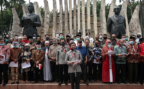 Gatot Nurmantyo dan KAMI Jadi Kambing Hitam Rezim Jokowi (Foto: doc.JPNN/GenPI.co) Gatot Nurmantyo dan KAMI Jadi Kambing Hitam Rezim Jokowi (Foto: doc.JPNN/GenPI.co)