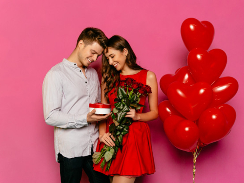Ilustrasi kado Valentine. Foto: Freepik/freepic.diller Ilustrasi kado Valentine. Foto: Freepik/freepic.diller