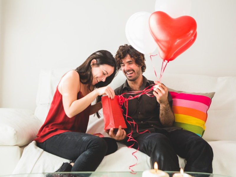 Ilustrasi kado Valentine. Foto: Freepik Ilustrasi kado Valentine. Foto: Freepik