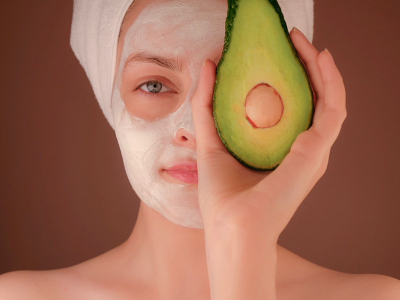 Ilustrasi masker alpukat. Foto: Unsplash Ilustrasi masker alpukat. Foto: Unsplash