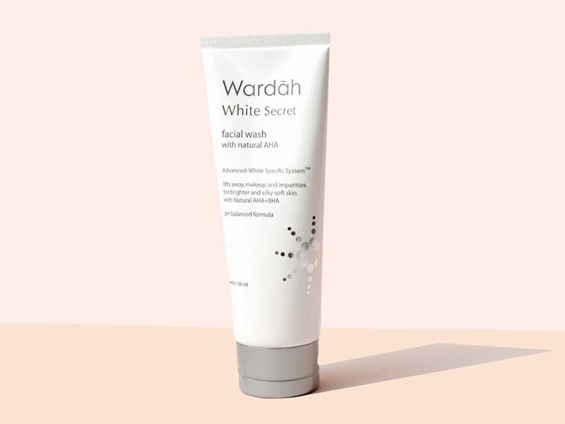 Wardah White Secret Facial Wash. Foto: Sociolla Wardah White Secret Facial Wash. Foto: Sociolla