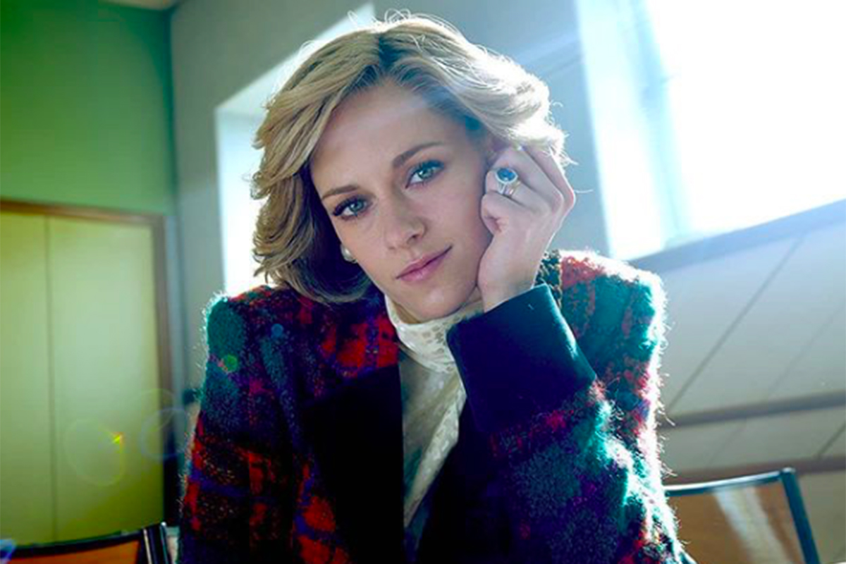 Penampilan terbaru Kristen Stewart saat memerankan mendiang Putri Diana dalam film Spencer. Foto: Instagram @vanityfair Penampilan terbaru Kristen Stewart saat memerankan mendiang Putri Diana dalam film Spencer. Foto: Instagram @vanityfair