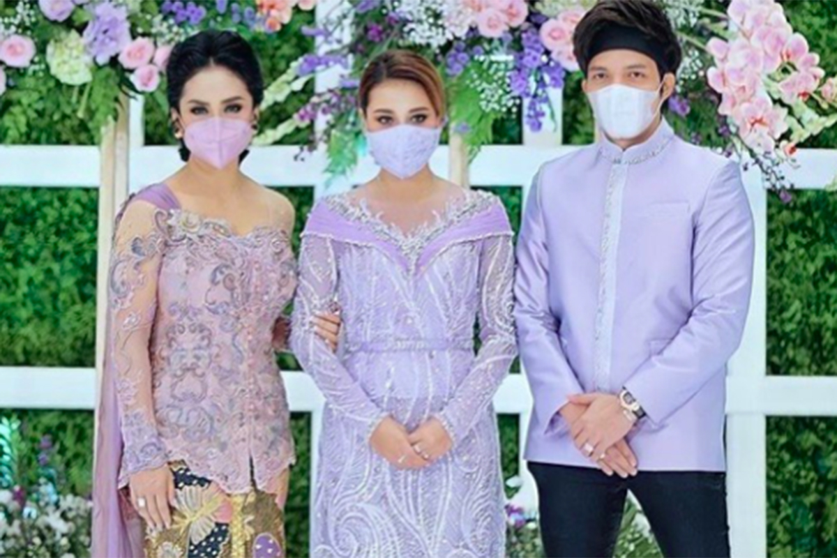 Krisdayanti bersama Aurel Hermansyah dan Atta Halilintar. Foto: Instagram @krisdayantilemos Krisdayanti bersama Aurel Hermansyah dan Atta Halilintar. Foto: Instagram @krisdayantilemos