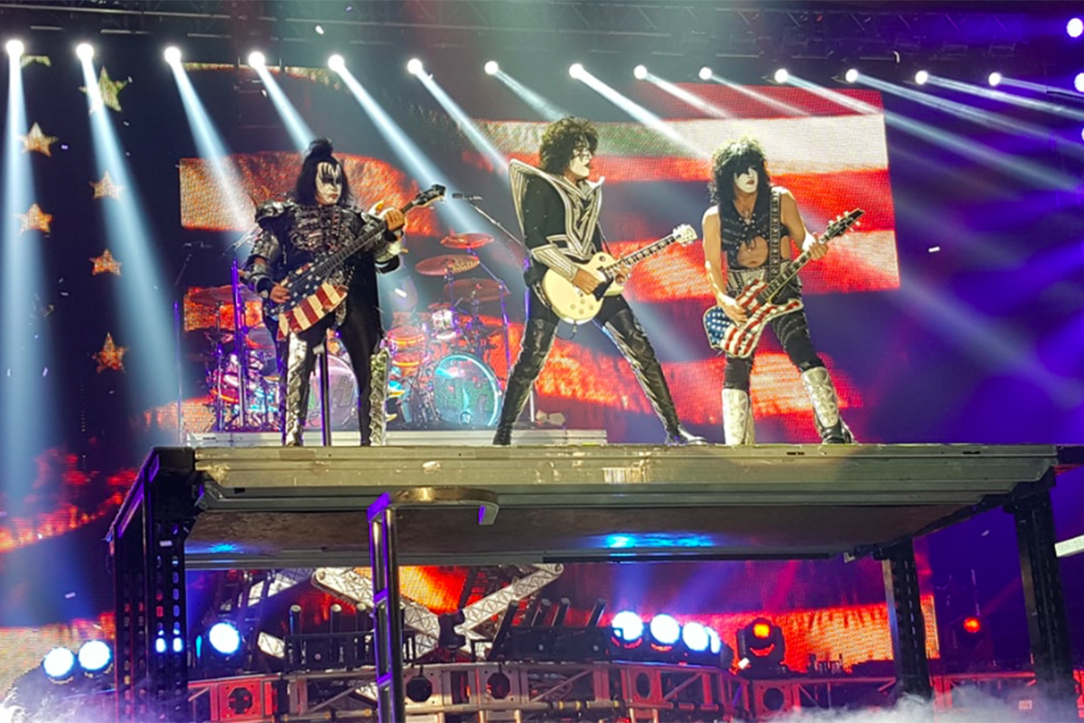 Konser grup band KISS di Toledo Ohio pada tahun 2016. Foto: Unsplash Konser grup band KISS di Toledo Ohio pada tahun 2016. Foto: Unsplash