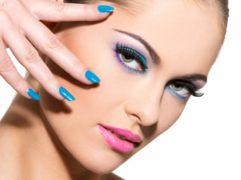 Ilustrasi makeup yang populer di 2021. Foto: Freepik/Raccol_studio Ilustrasi makeup yang populer di 2021. Foto: Freepik/Raccol_studio