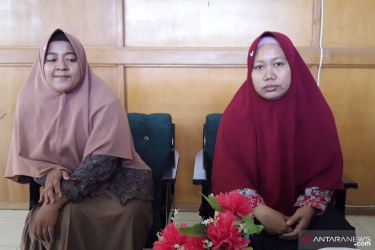 Wakil Kepsek Bidang Kurikulum SMP Muhammadiyah Nunukan, Rismah, S.Pd. (kanan). (Antara) Wakil Kepsek Bidang Kurikulum SMP Muhammadiyah Nunukan, Rismah, S.Pd. (kanan). (Antara)
