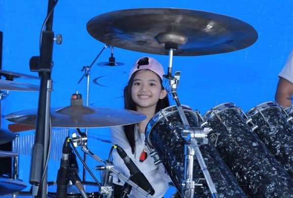 Aisya, Drummer Cilik Pemegang Rekor Dunia 10 Jam Non Stop (Foto: IG @aisyasoraya15) Aisya, Drummer Cilik Pemegang Rekor Dunia 10 Jam Non Stop (Foto: IG @aisyasoraya15)