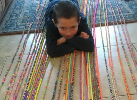 Bocah Ini Pecahkan Rekor Dunia Membuat Gelang Rajut Terpanjang - ilustrasi (Foto: Ballymena Daily) Bocah Ini Pecahkan Rekor Dunia Membuat Gelang Rajut Terpanjang - ilustrasi (Foto: Ballymena Daily)