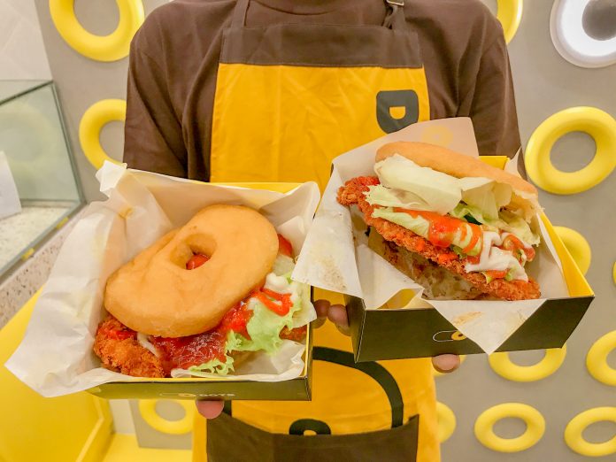 Donat Beragam Bentuk dan Sejuta Rasa Ini Memiliki Tekstur Crunchy. Foto: Destinasi Bandung Donat Beragam Bentuk dan Sejuta Rasa Ini Memiliki Tekstur Crunchy. Foto: Destinasi Bandung