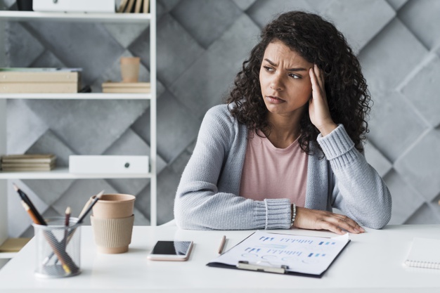 Ilustrasi wanita sedang dalam tekanan emosional. Foto: Envato Elements Ilustrasi wanita sedang dalam tekanan emosional. Foto: Envato Elements