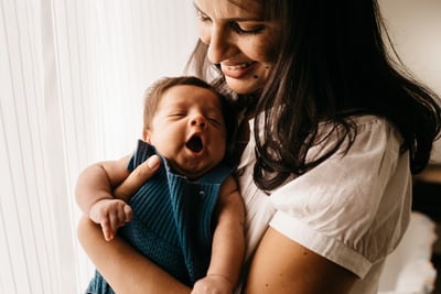 Ilustrasi ibu dan bayi. Foto: Unsplash Ilustrasi ibu dan bayi. Foto: Unsplash