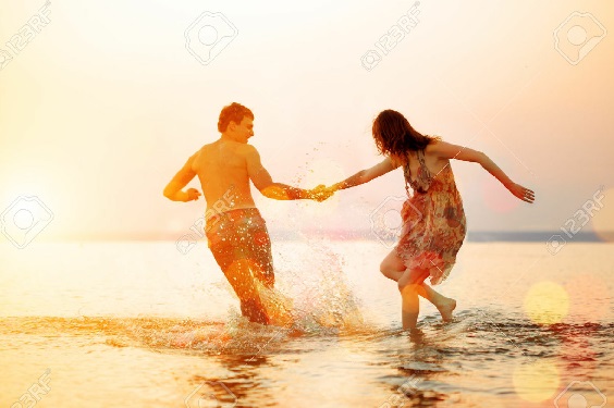 4 Tanda Ini Bukti Sahabatmu Diam-diam Cinta Kamu (Foto: Pinterest) 4 Tanda Ini Bukti Sahabatmu Diam-diam Cinta Kamu (Foto: Pinterest)