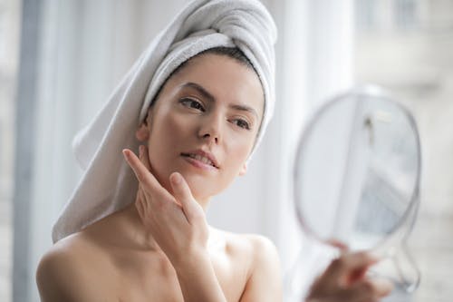 Wanita Wajib Punya 3 Skin Care Ini untuk Lenyapkan Bekas Jerawat. Foto: Pexels Wanita Wajib Punya 3 Skin Care Ini untuk Lenyapkan Bekas Jerawat. Foto: Pexels