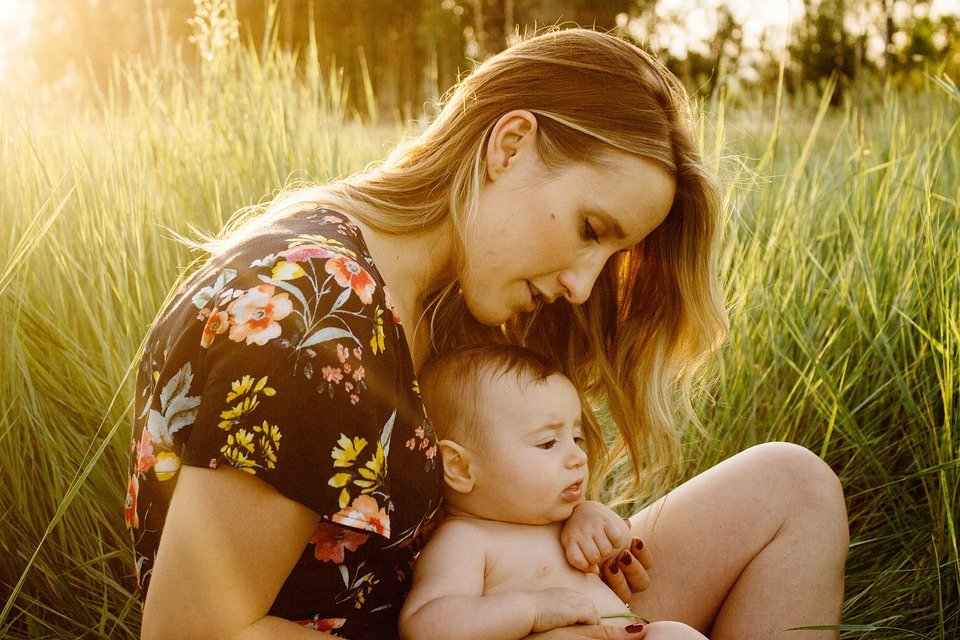 Ilustrasi ibu dan bayi. Foto: Pixabay Ilustrasi ibu dan bayi. Foto: Pixabay