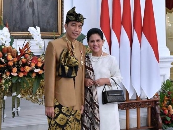 Hobi Iriana Jokowi, Pelihara Burung Hingga Tas Mahal - Foto Ibu Iriana Jokowi. (sumber: sc ig @jokowi) Hobi Iriana Jokowi, Pelihara Burung Hingga Tas Mahal - Foto Ibu Iriana Jokowi. (sumber: sc ig @jokowi)