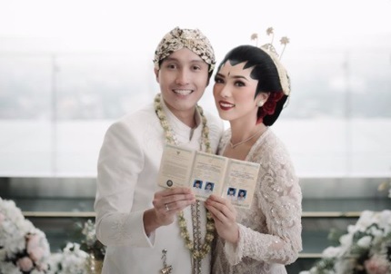 Isyana Sarasvati dan Suami, (Foto: Instagram/isyanasarasvati) Isyana Sarasvati dan Suami, (Foto: Instagram/isyanasarasvati)