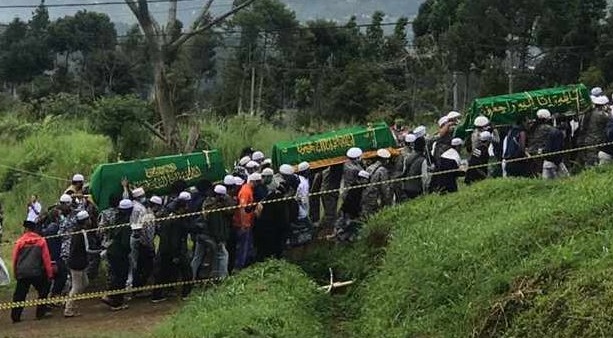 Pakar Hukum Top Beber Fakta 6 Mayat Laskar FPI Jadi Tersangka (Foto: Twitter FPI) Pakar Hukum Top Beber Fakta 6 Mayat Laskar FPI Jadi Tersangka (Foto: Twitter FPI)