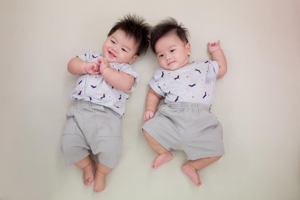 Anak kembar. Foto: Shutterstock Anak kembar. Foto: Shutterstock